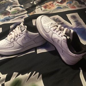 I am selling black an white air forces for kids size 4